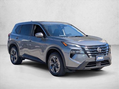 Used 2025 Nissan Rogue SV image 3