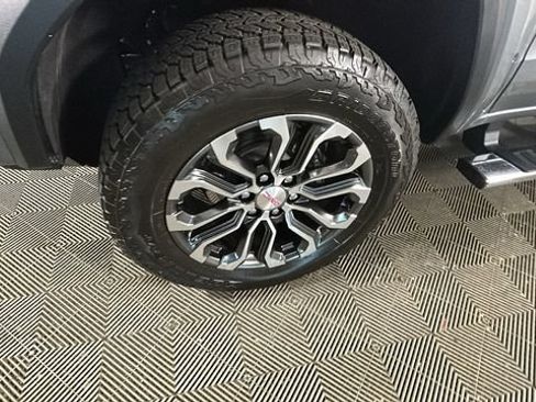 Used 2026 GMC Canyon Denali AWD/4WD image 9