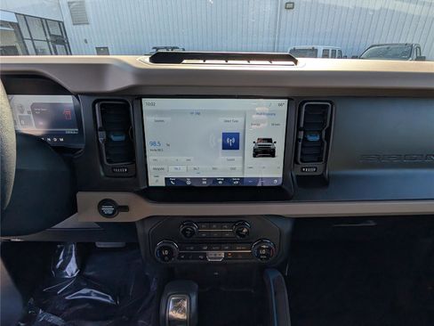 Used 2023 Ford Bronco Wildtrak image 18