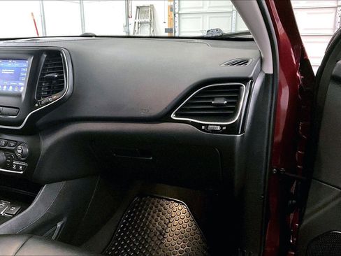 Used 2020 Jeep Cherokee Latitude Plus image 16