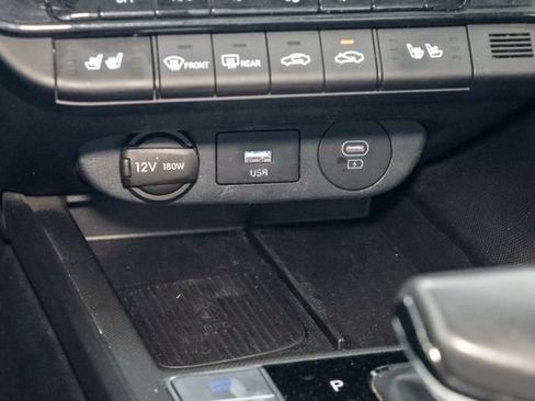 Used 2025 Hyundai Elantra Limited FWD image 22