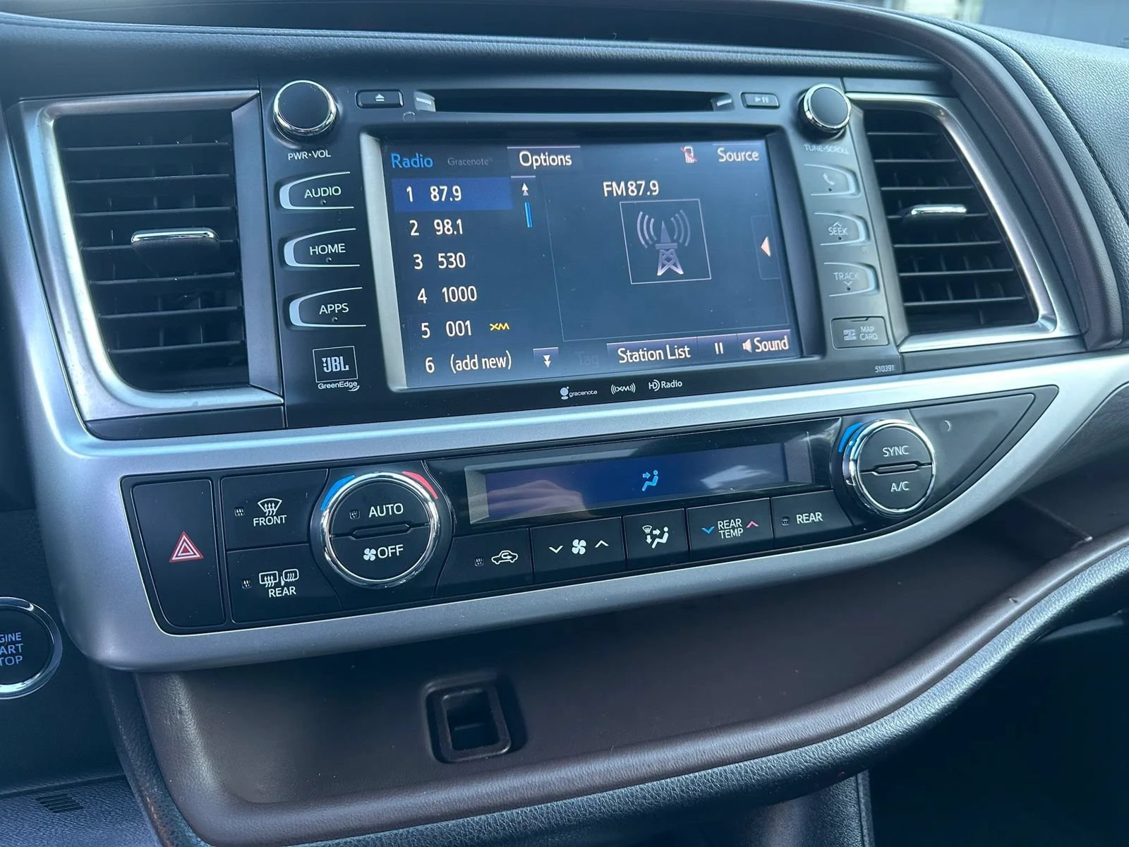 Used 2019 Toyota Highlander Limited FWD image 30