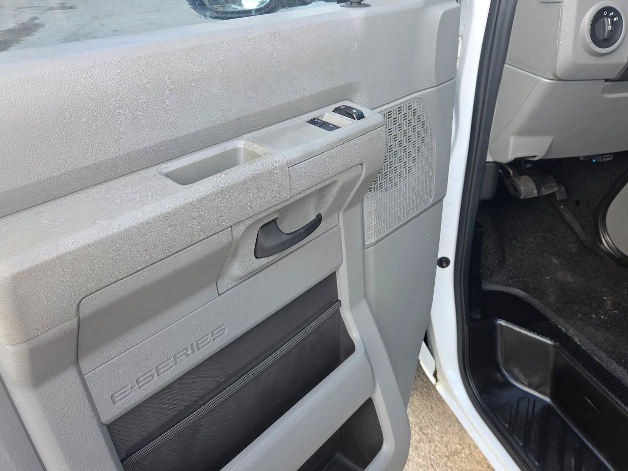 Used 2011 Ford E-350 and Econoline 350 Super Duty w/ PWR Locks & Windows Group RWD image 18