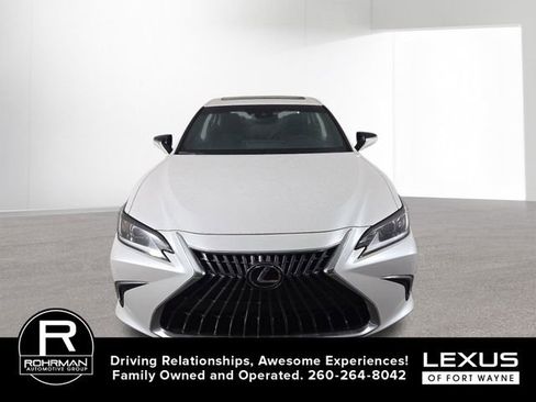 Used 2025 Lexus ES 350 w/ Premium Package image 3