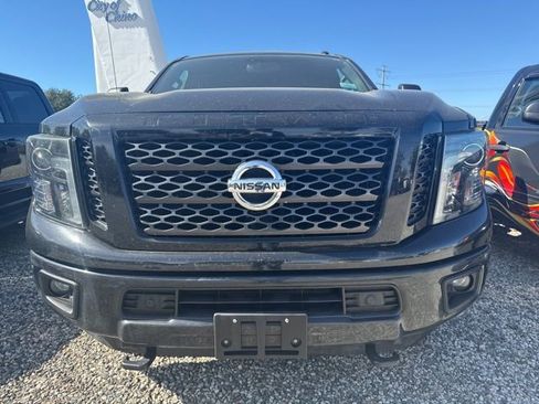 Used 2018 Nissan Titan SV w/ SV Convenience Package image 5