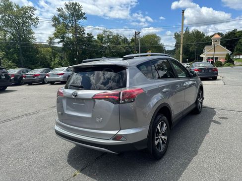 Used 2018 Toyota RAV4 XLE AWD/4WD image 8