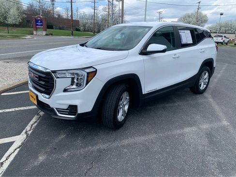 Used 2023 GMC Terrain SLE AWD/4WD image 3