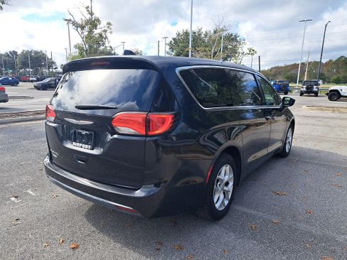 Used 2017 Chrysler Pacifica Touring Plus w/ Tire & Wheel Group image 6