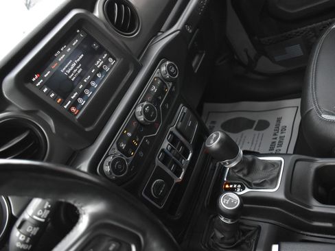 Used 2021 Jeep Wrangler Unlimited Sport image 23