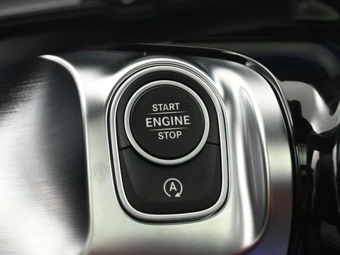 New 2025 Mercedes-Benz GLB 250 image 6