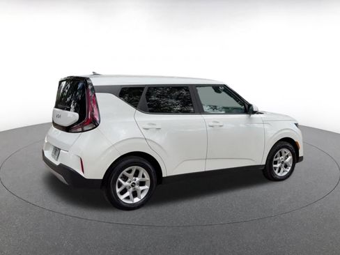 Used 2025 Kia Soul LX w/ LX Technology Package FWD image 14