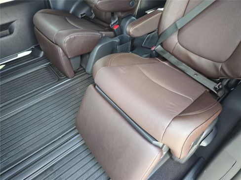 Used 2024 Toyota Sienna Platinum image 12