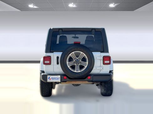 Used 2020 Jeep Wrangler Unlimited Sahara image 10