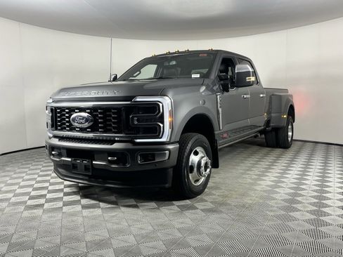 Used 2024 Ford F350 Platinum image 3
