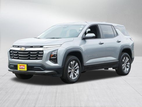 Used 2025 Chevrolet Equinox LT AWD/4WD image 3
