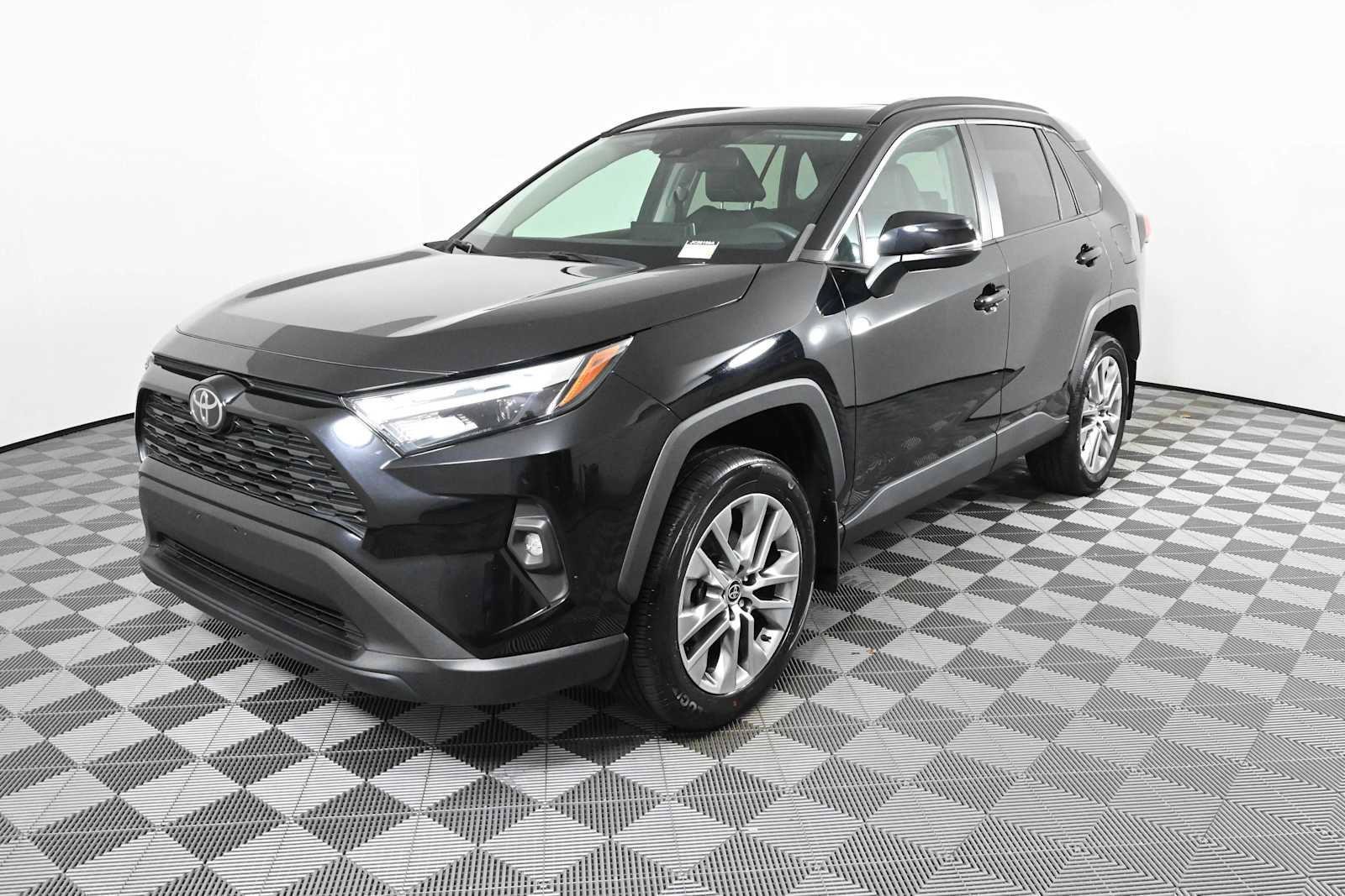 Used 2023 Toyota RAV4 XLE Premium AWD/4WD image 2