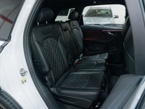 Used 2020 Audi SQ7 Prestige image 32