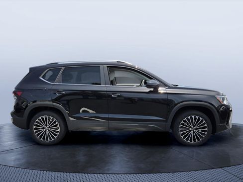 New 2026 Volkswagen Taos SE FWD image 6