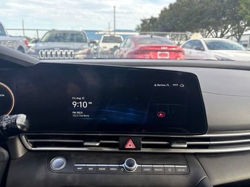 Used 2024 Hyundai Elantra SEL FWD image 12