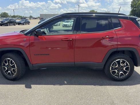 Used 2025 Jeep Compass Trailhawk AWD/4WD image 5