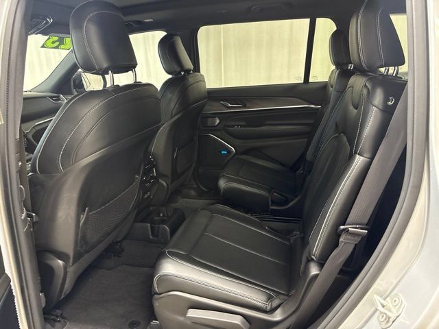 Used 2023 Jeep Grand Cherokee L Overland AWD/4WD image 27