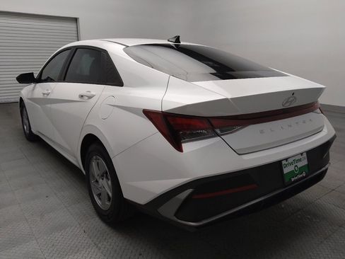 Used 2025 Hyundai Elantra SE FWD image 5