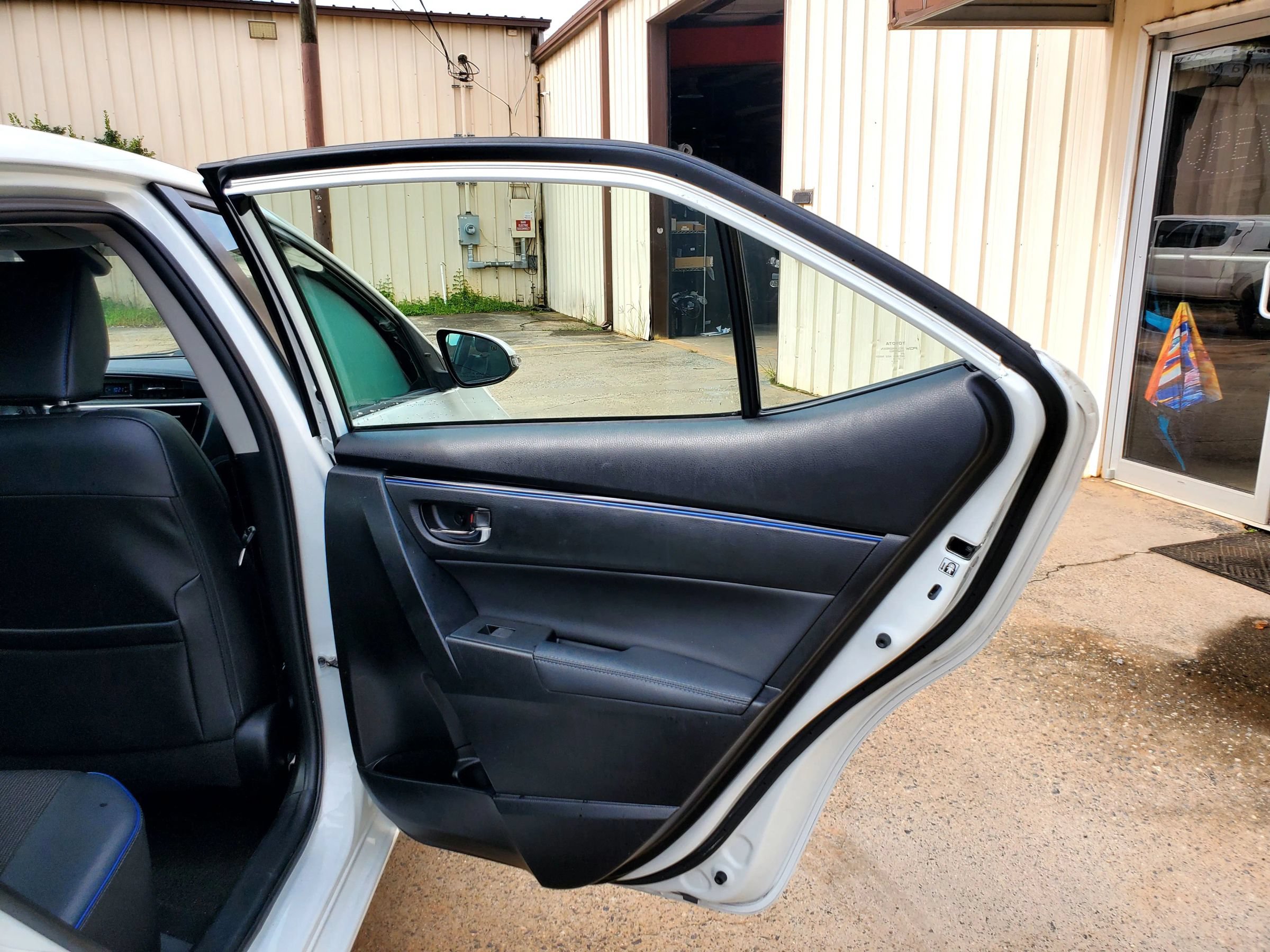 Used 2017 Toyota Corolla SE FWD image 21