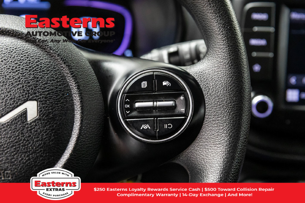 Used 2023 Kia Soul LX w/ LX Technology Package FWD image 16