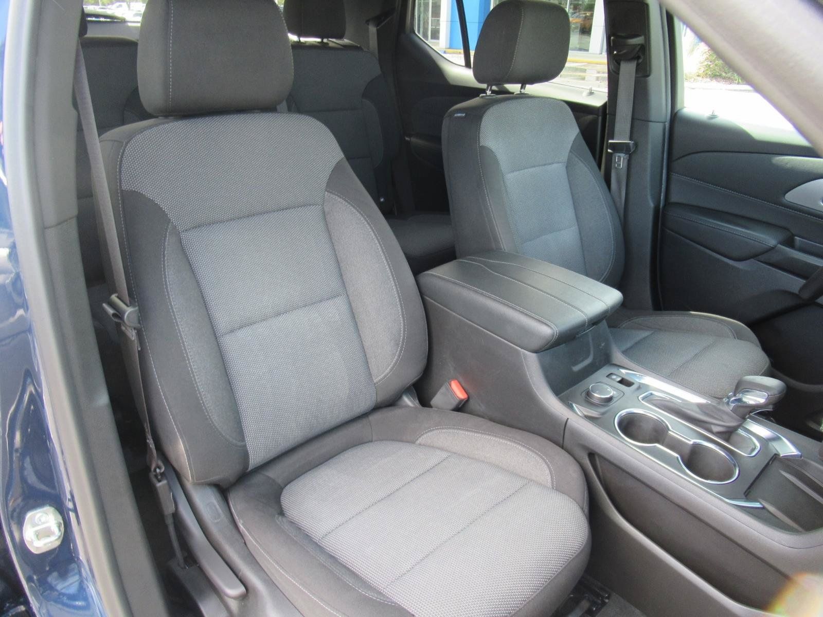 Used 2022 Chevrolet Traverse LT FWD image 10