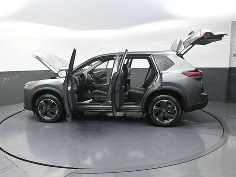 Used 2024 Nissan Rogue SV AWD/4WD image 32