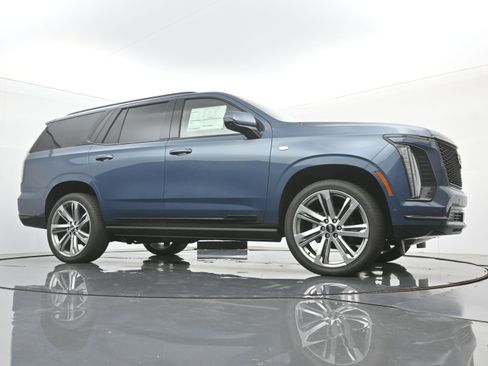 New 2025 Cadillac Escalade Sport Platinum w/ LPO, Floor Liner Package image 21