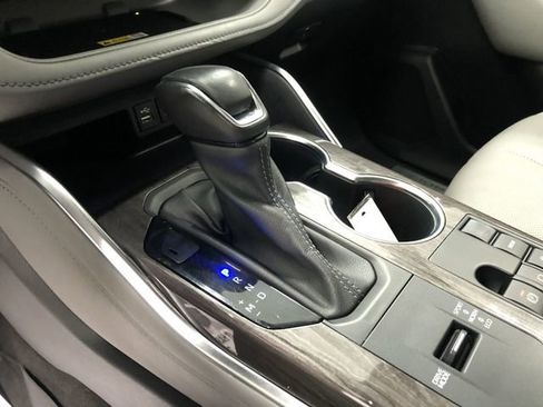 Used 2023 Toyota Highlander Limited image 25