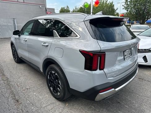 Used 2024 Kia Sorento S w/ Panoramic Sunroof Package FWD image 6