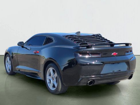 Used 2018 Chevrolet Camaro LT RWD image 5