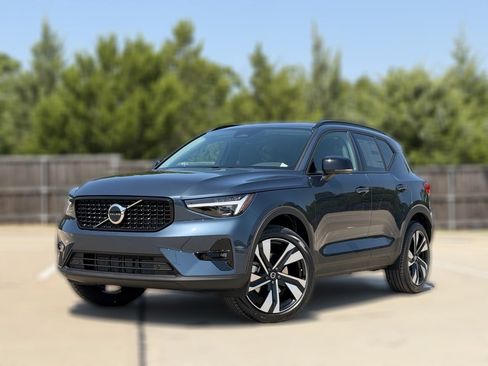 New 2026 Volvo XC40 B5 Plus w/ Climate Package AWD/4WD image 2