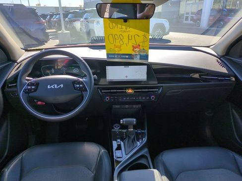 Used 2024 Kia Niro EX FWD image 28