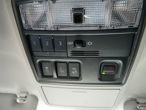 Certified 2024 Toyota 4Runner SR5 Premium image 31