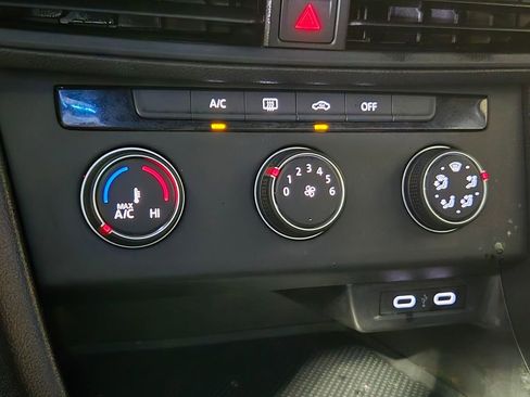 Certified 2023 Volkswagen Jetta Sport FWD image 19