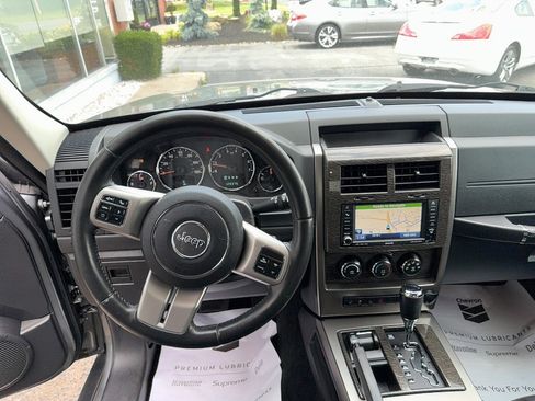 Used 2012 Jeep Liberty Limited Jet AWD/4WD image 7