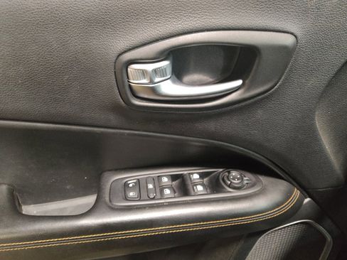 Used 2018 Jeep Compass Limited w/ Navigation Group image 27