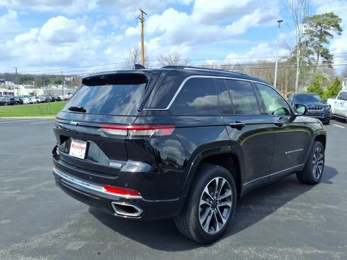 Used 2023 Jeep Grand Cherokee Overland w/ Luxury Tech Group IV AWD/4WD image 5