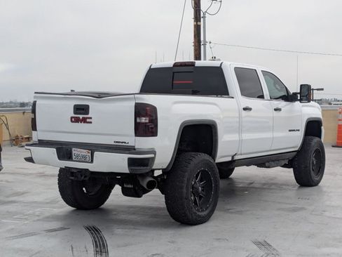 Used 2017 GMC Sierra 2500 Denali w/ Duramax Plus Package AWD/4WD image 5