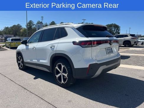 Certified 2025 Volkswagen Tiguan SE image 8