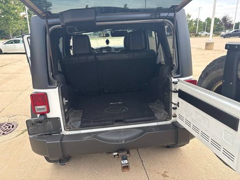 Used 2015 Jeep Wrangler Unlimited Rubicon w/ Connectivity Group AWD/4WD image 20