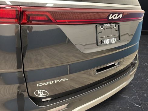 Used 2024 Kia Carnival LX FWD image 38