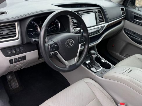 Used 2015 Toyota Highlander Limited Platinum image 25