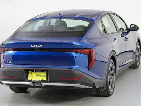 Used 2025 Kia K4 EX image 52