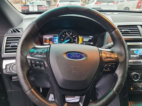 Used 2016 Ford Explorer XLT AWD/4WD image 8