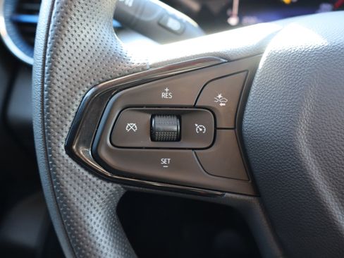 Used 2025 Chevrolet Trax LT w/ LPO, Blackout Package image 16