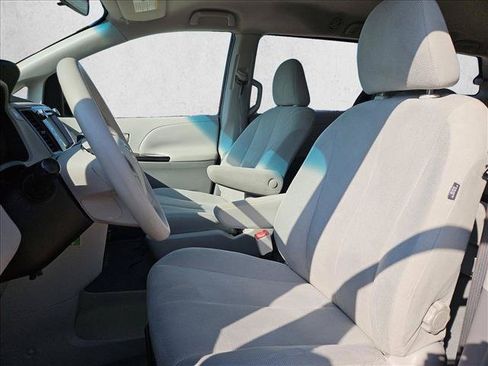 Used 2011 Toyota Sienna FWD image 15